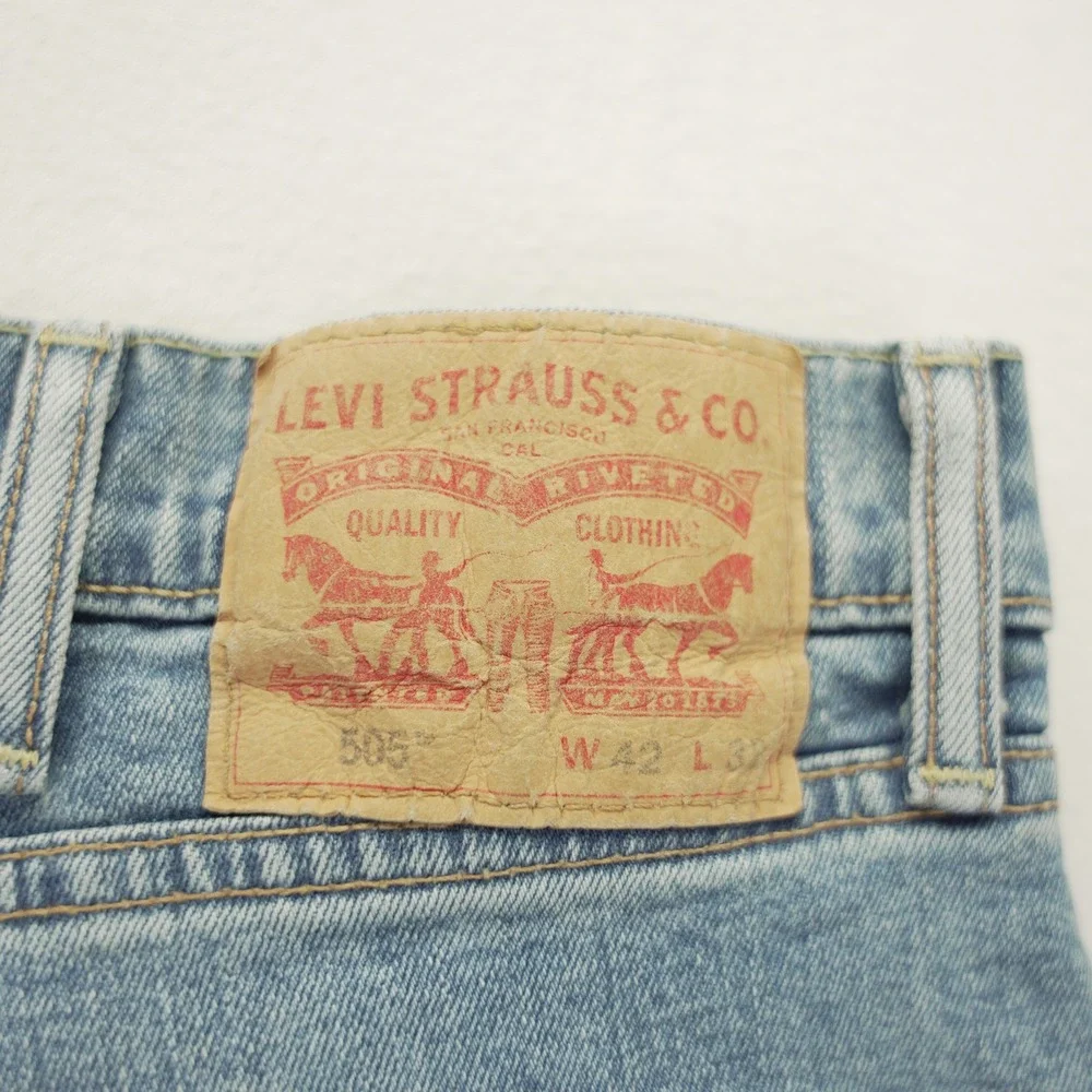Levis 505 Regular Fit Light Wash Blue Denim Jeans Mens 42x32 Straight Leg